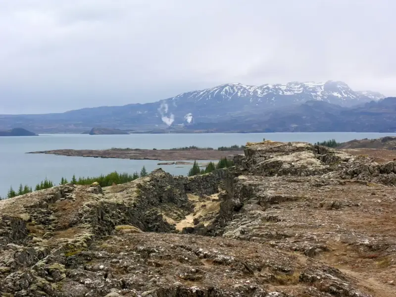 Volcanic hills and lake views in the Hengill region